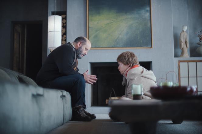 Jérôme Commandeur (Patrick) et Adèle Exarchopoulos (Magalie) dans *L’Accident de piano*, de Quentin Dupieux.