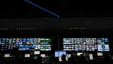 Salle de régie de télévision (2022) (GABRIEL BOUYS / AFP)