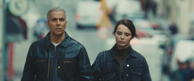 Sami Bouajila (Samuel) et Mallory Wanecque (Ava) dans « Rapaces », de Peter Dourountzis.