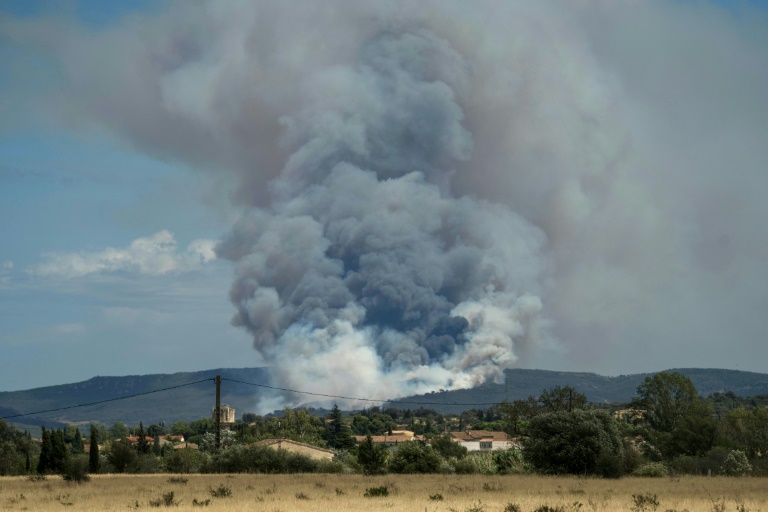Incendie près de Narbonne, habitants confinés et route fermée