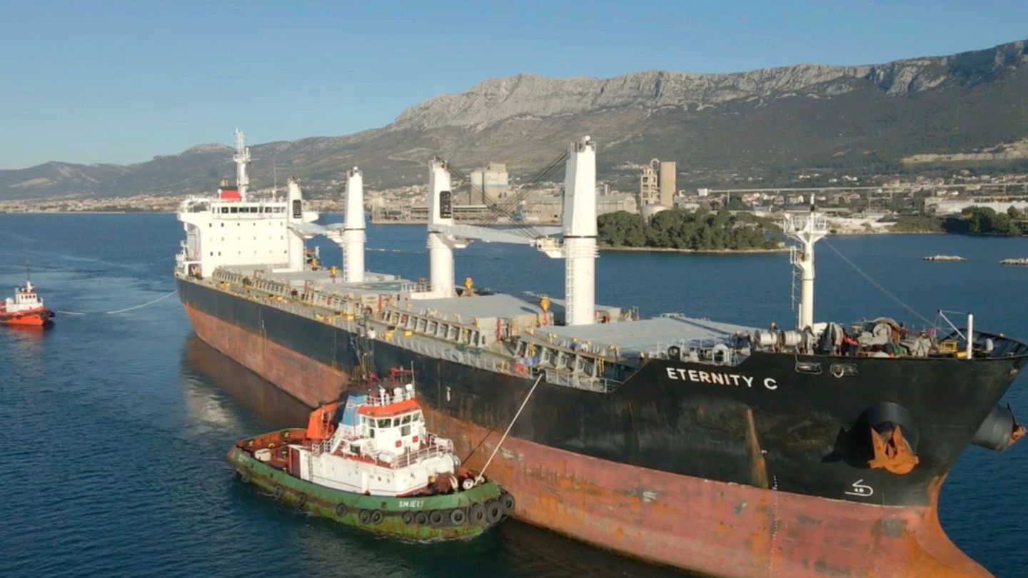 Navire de la coalition dans la mer Rouge en opération