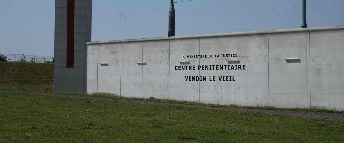 Vue extérieure de la prison de Vendin-le-Vieil