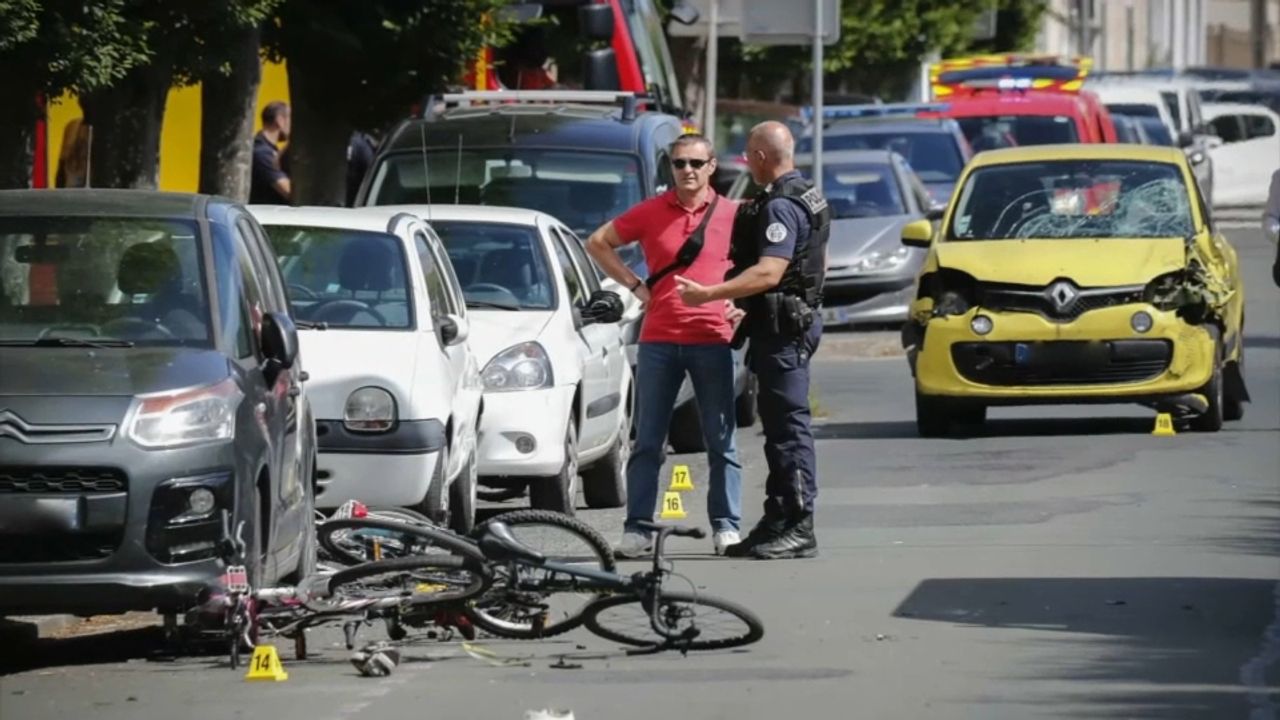 Accident à La Rochelle, voiture impactant un groupe d'enfants