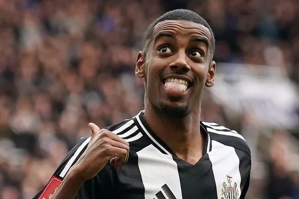 Alexander Isak célébrant un but