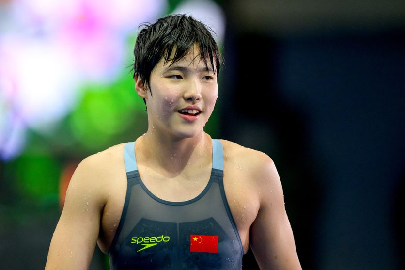 Zidi Yu, 12 ans, de l’équipe chinoise, réagit après la finale du 200 m quatre nages individuel féminin lors de la 18e journée des Championnats du monde de natation 2025 à Singapour, le 28 juillet 2025.
