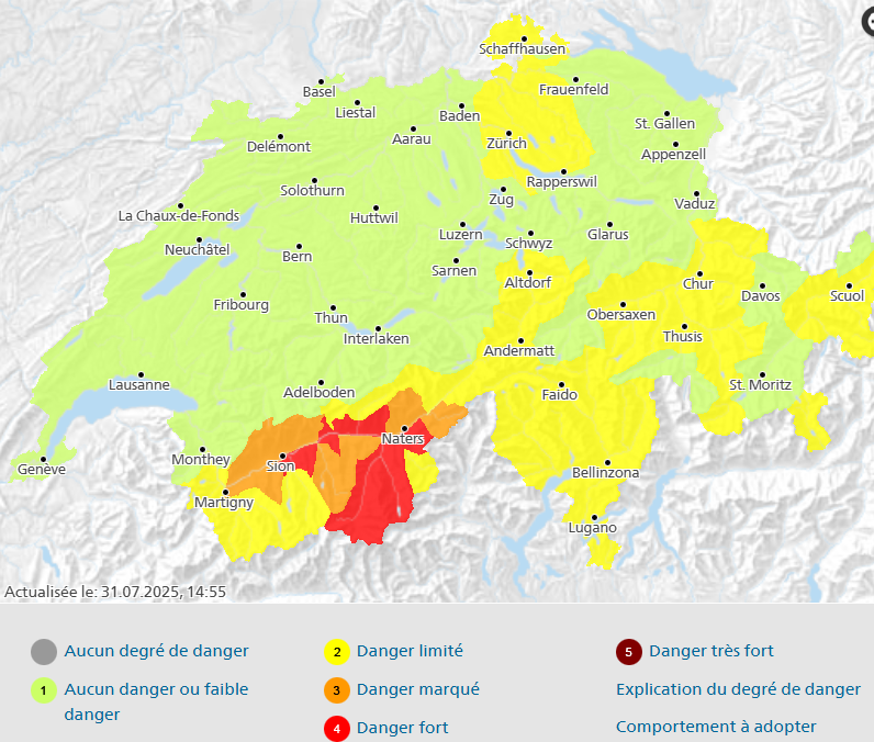Carte de la Suisse montrant les niveaux de danger par région au 31 juillet 2025 à 14h55. Les zones en rouge indiquent un danger fort autour de Sion et Naters.