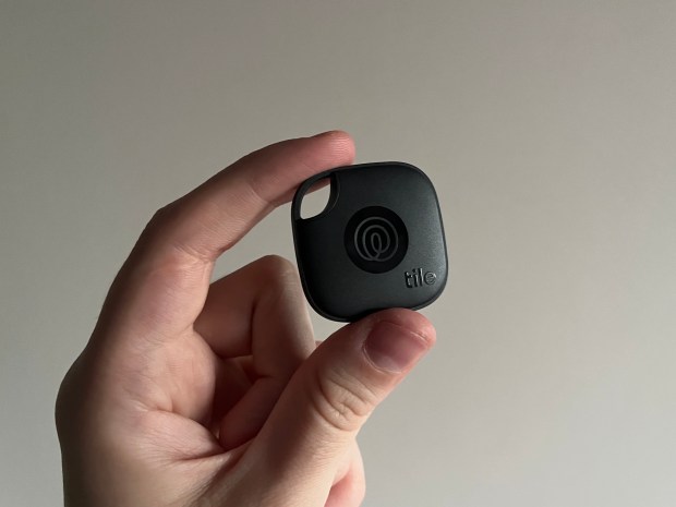 Hand holding a black Tile Mate