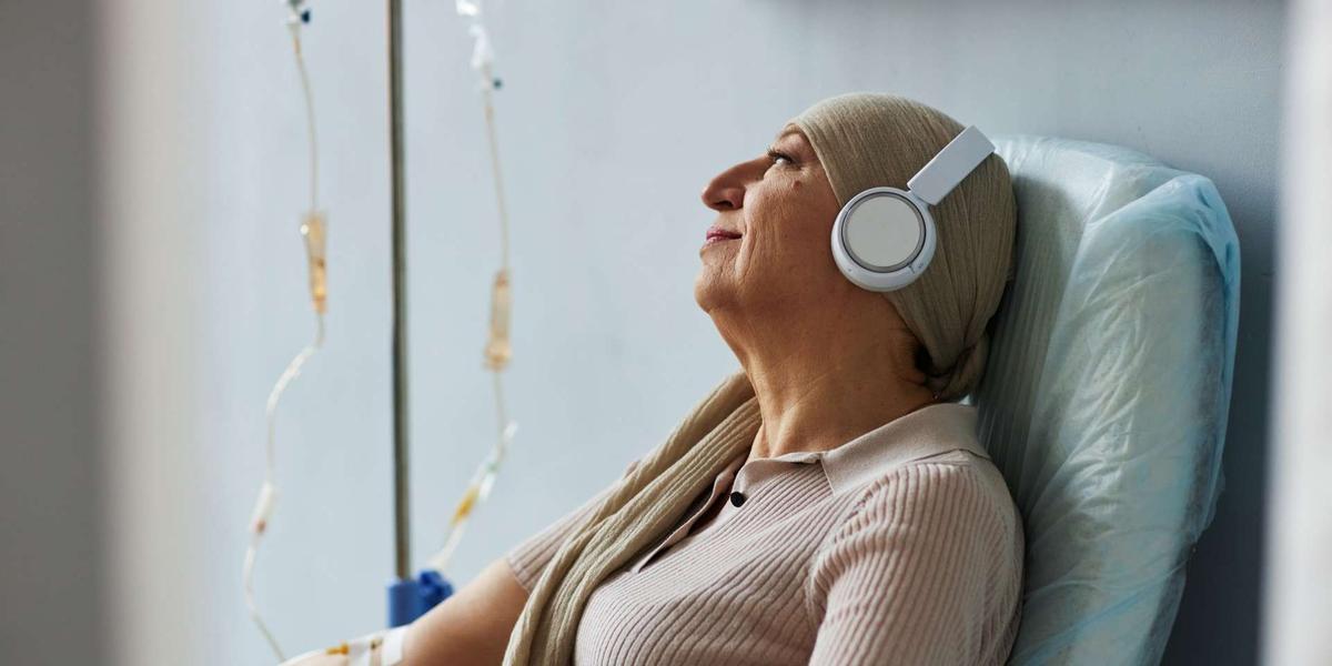Une consultation médicale sur le traitement du cancer du sein