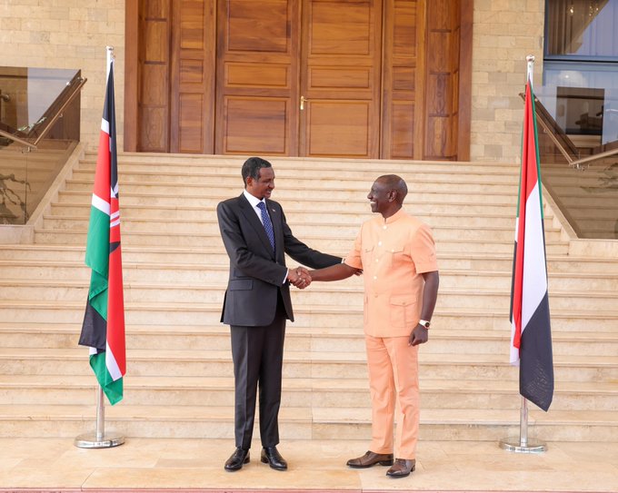 William Ruto accueillant le commandant des forces de soutien rapide soudanaises, Hemeti, en 2024