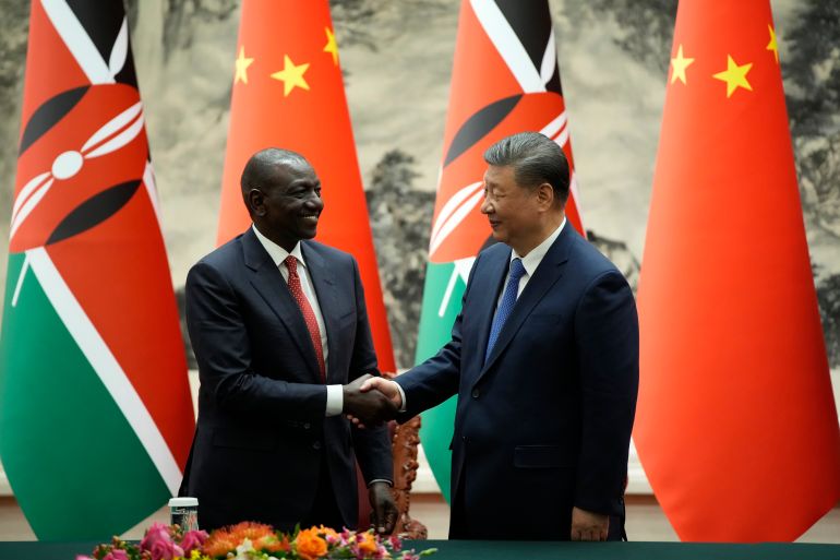 Le président kényan William Ruto et le président chinois Xi Jinping lors d'une cérémonie à Pékin en avril 2025