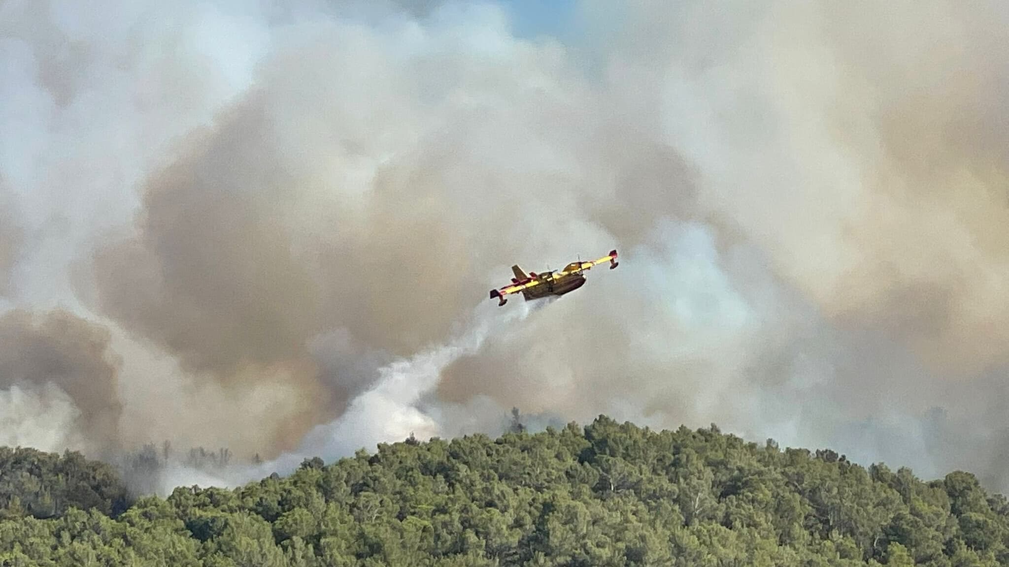 Canadair en action lors de l'incendie dans l'Aude