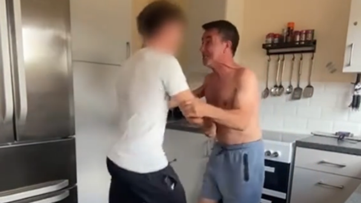 Vidéo virale d'un père annonçant à son fils qu'ils ont gagné à l'EuroMillions.