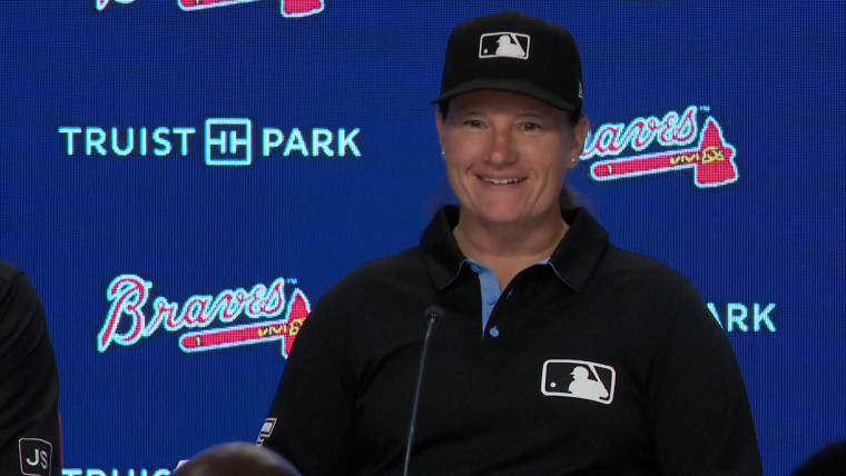 Jen Pawol, première arbitre féminine en MLB