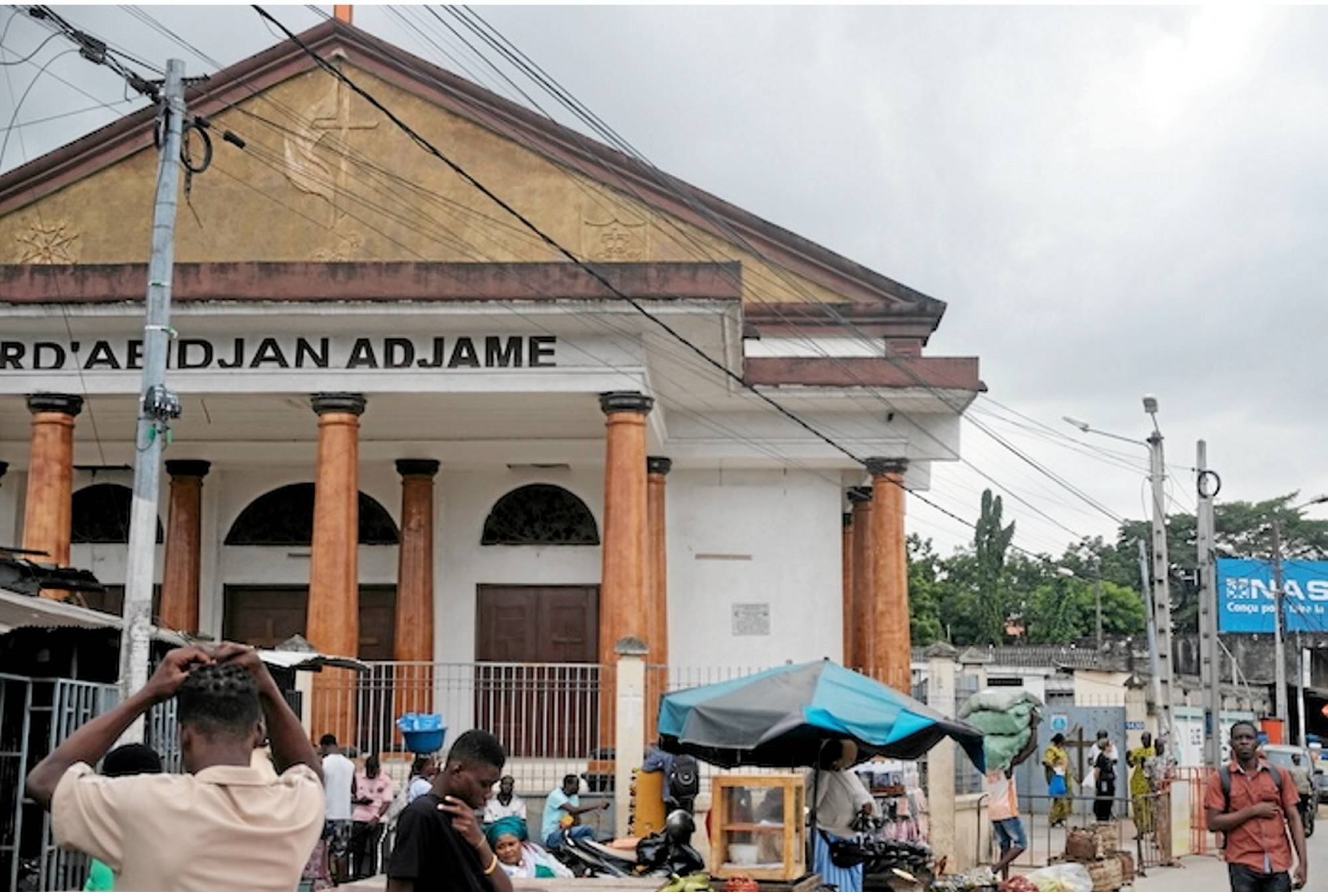 Une église sur le site historique du Djidji Ayôkwé, Adjamé Village, Côte d’Ivoire, 2025.