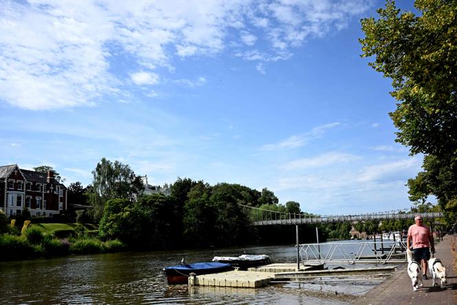 La rivière Dee, à Chester, dans le nord-ouest de l’Angleterre, lundi 11 août 2025.
