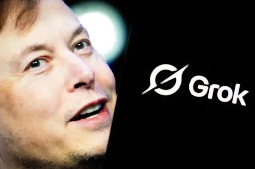 Femme et écran illustrant Grok