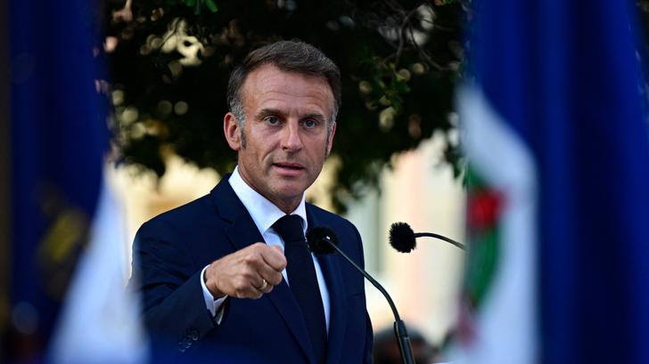 Emmanuel Macron cérémonie Bormes-les-Mimosas 17 août 2025