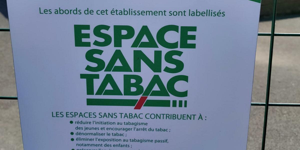 Terrasses de café et espaces sans tabac