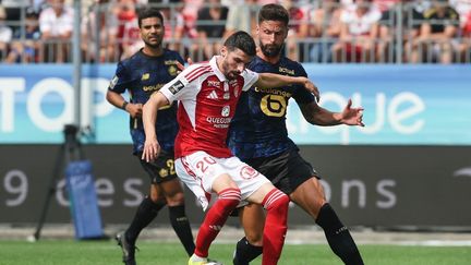 Olivier Giroud en duel face à Lees‑Melou