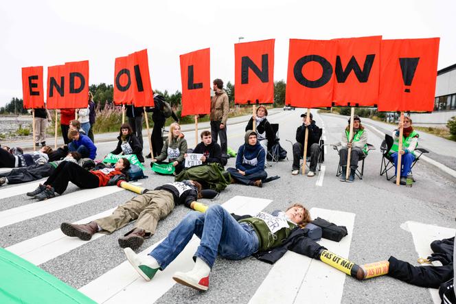 Militants bloquant la raffinerie de Mongstad