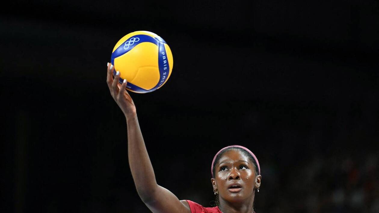 Affiche d'un match de volley féminin lors du Mondial 2025