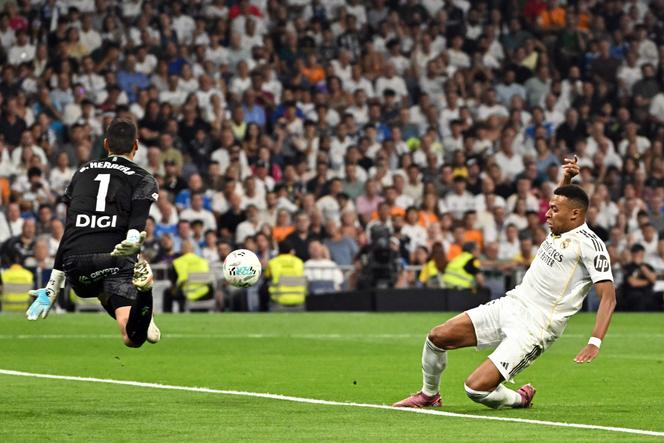 Kylian Mbappé face à Osasuna au Bernabéu
