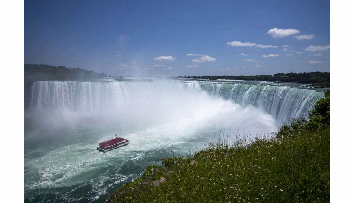 Autocar endommagé près des chutes du Niagara