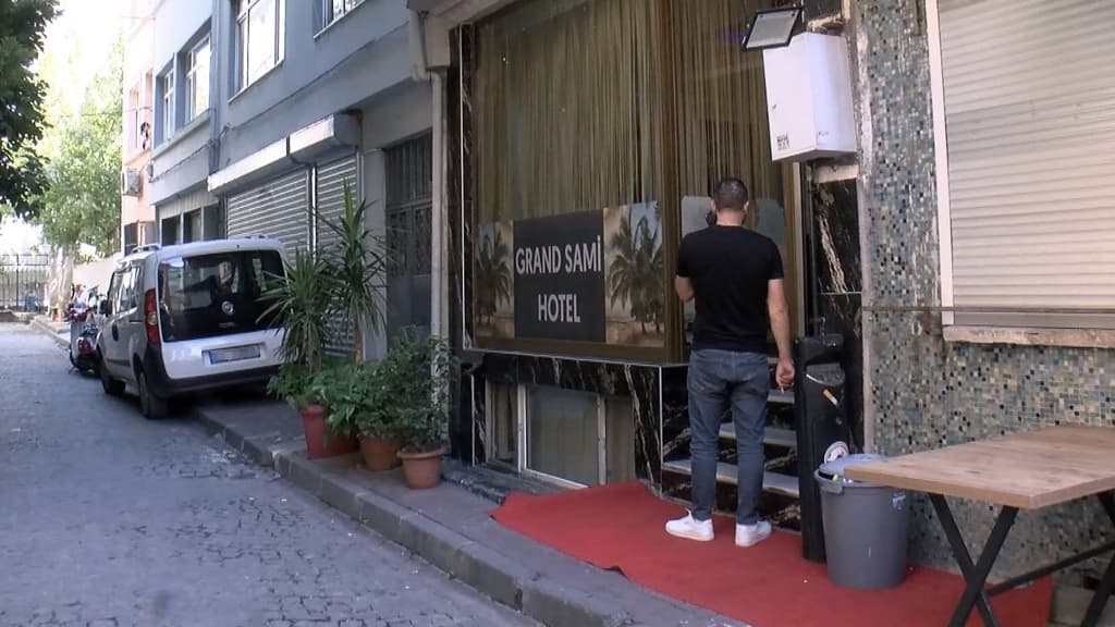 Entrée d’un hôtel à Istanbul où deux adolescents néerlandais ont été retrouvés morts