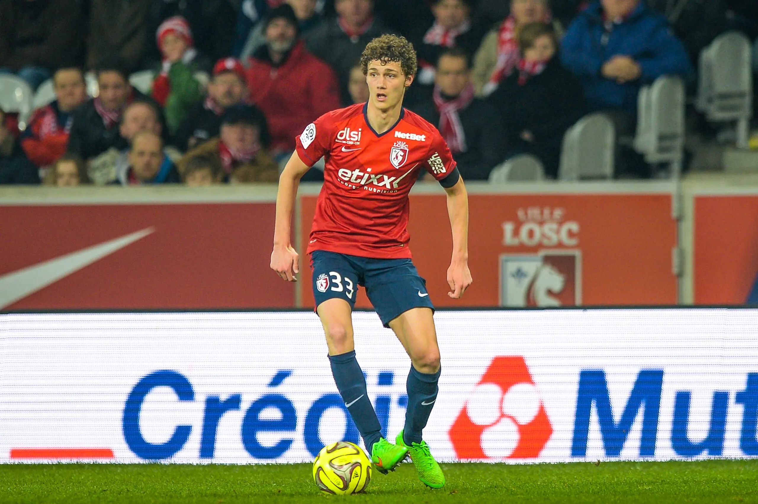 Portrait de Benjamin Pavard en action