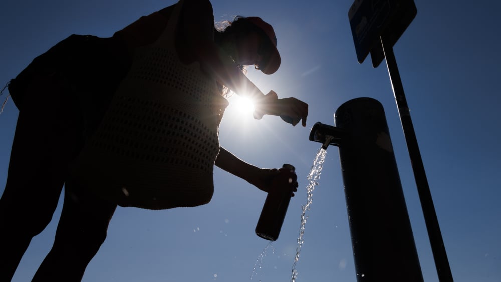 Illustration d’une fontaine d’eau en canicule