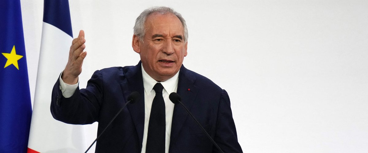 Bayrou devant la CFDT en séance politique