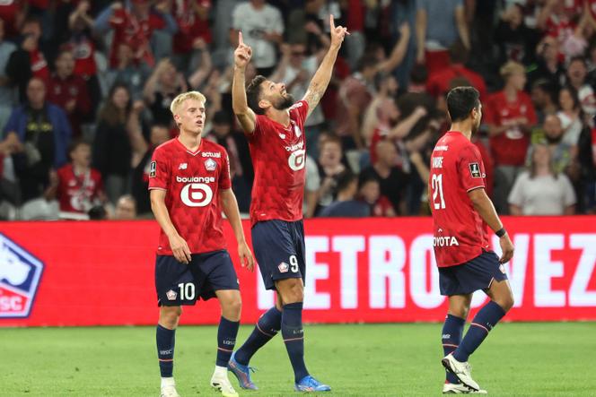 Olivier Giroud célébrant son but à Lille