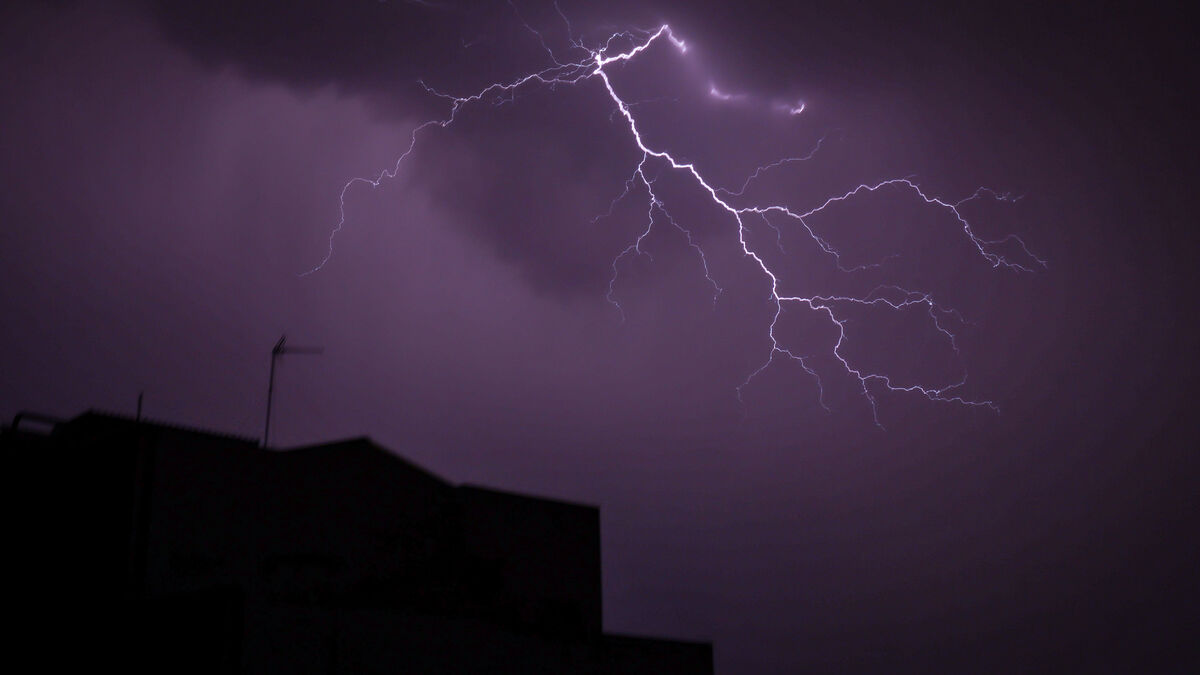 Ciel gris et zone d'orage (Le Parisien)