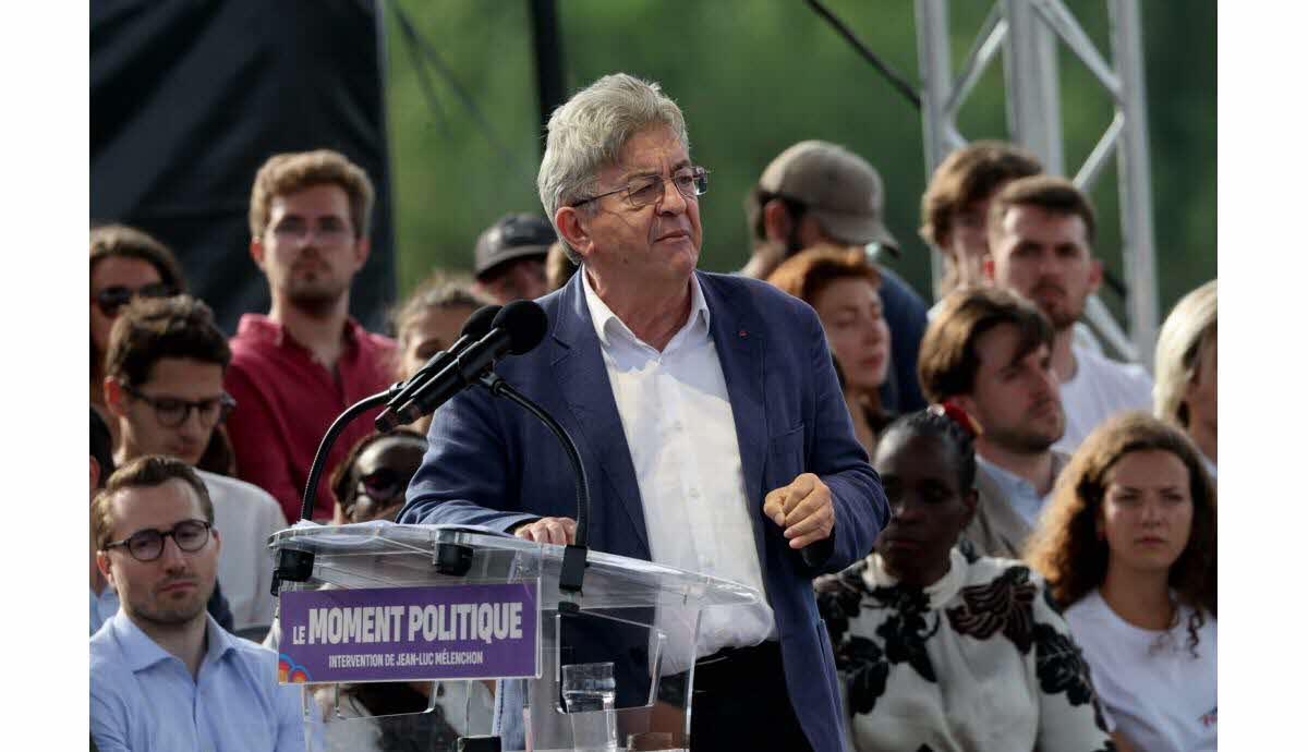 Mélenchon et Macron dans le débat public