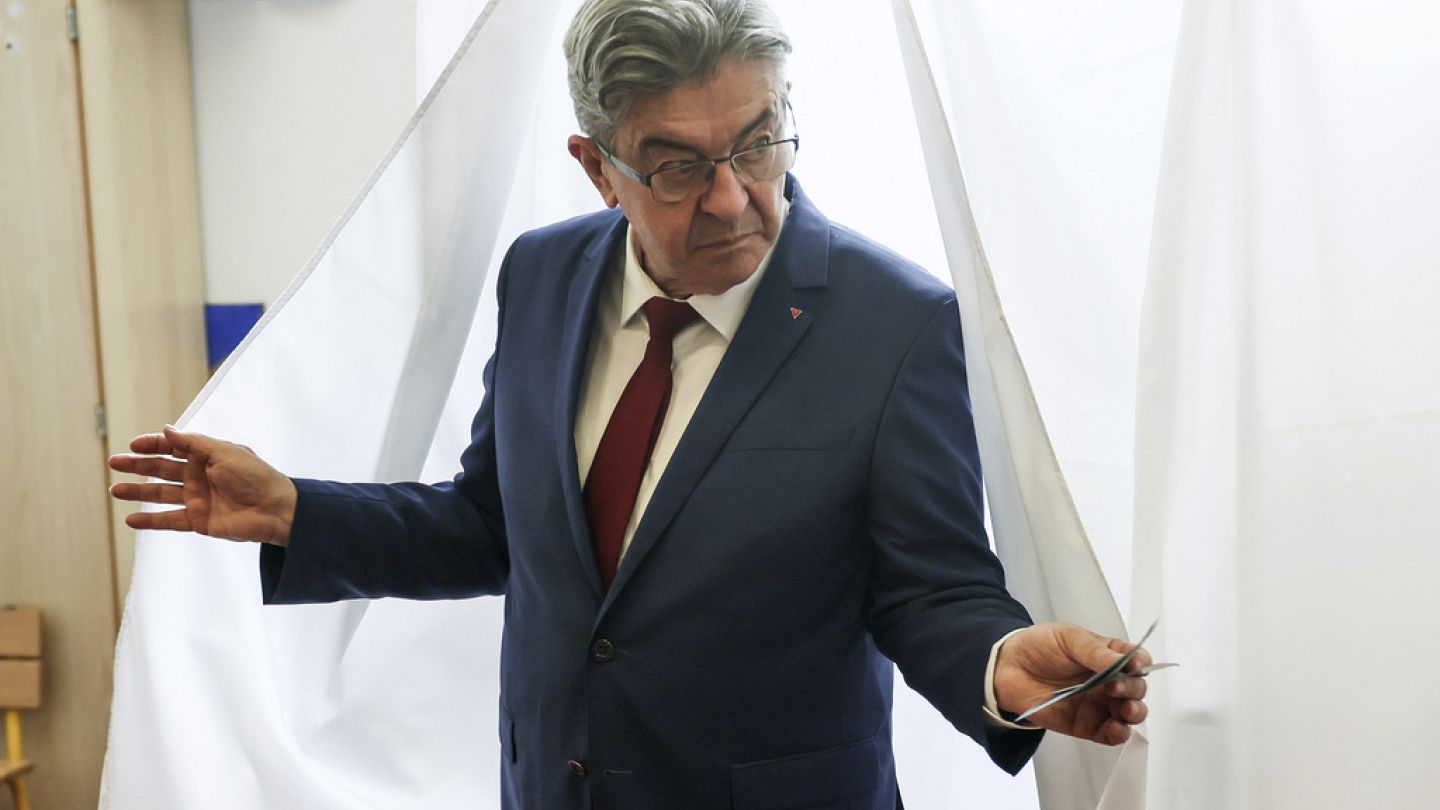 Réactions parlementaires et mouvements sociaux