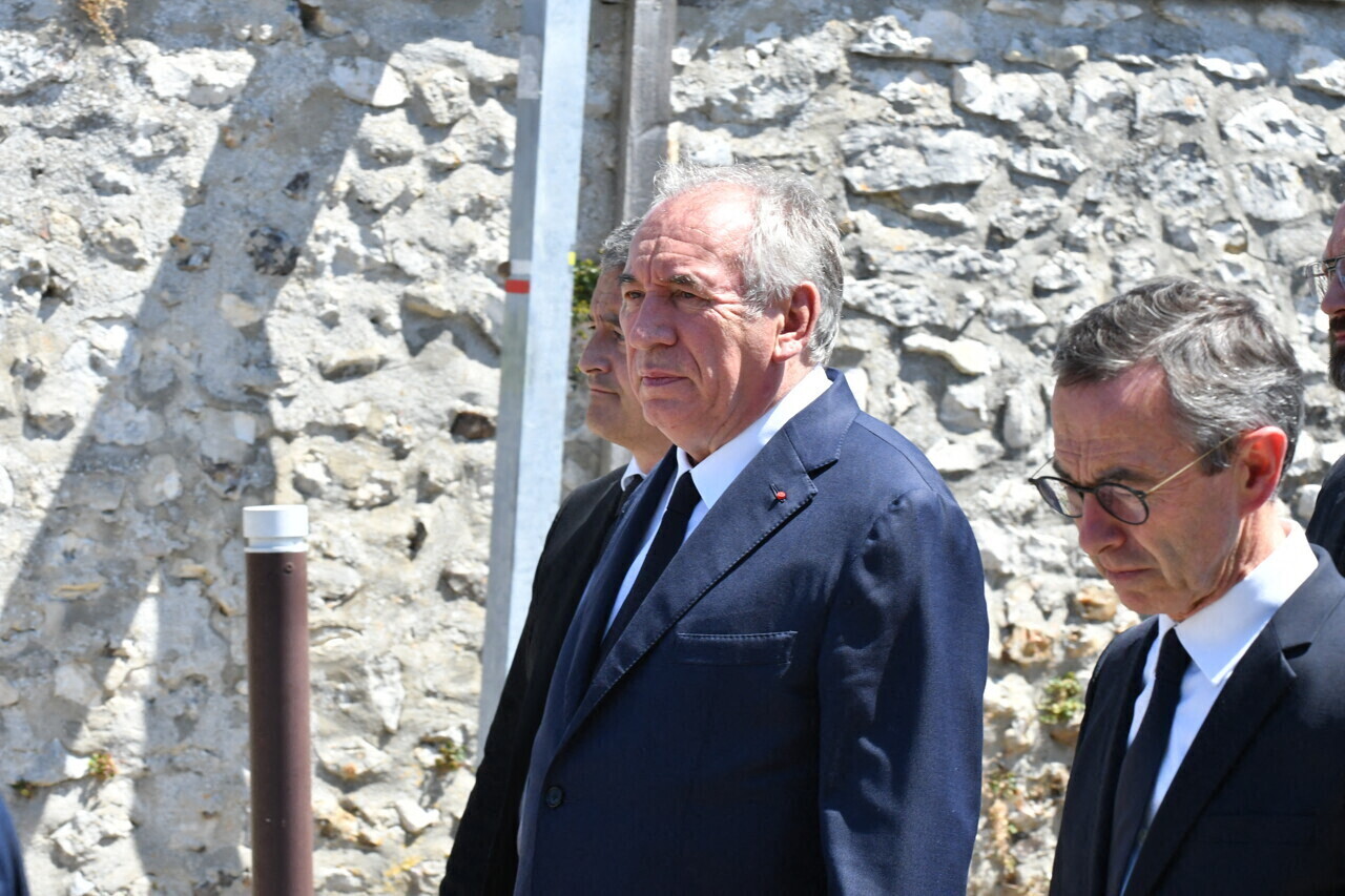 Réactions politiques autour du vote de confiance