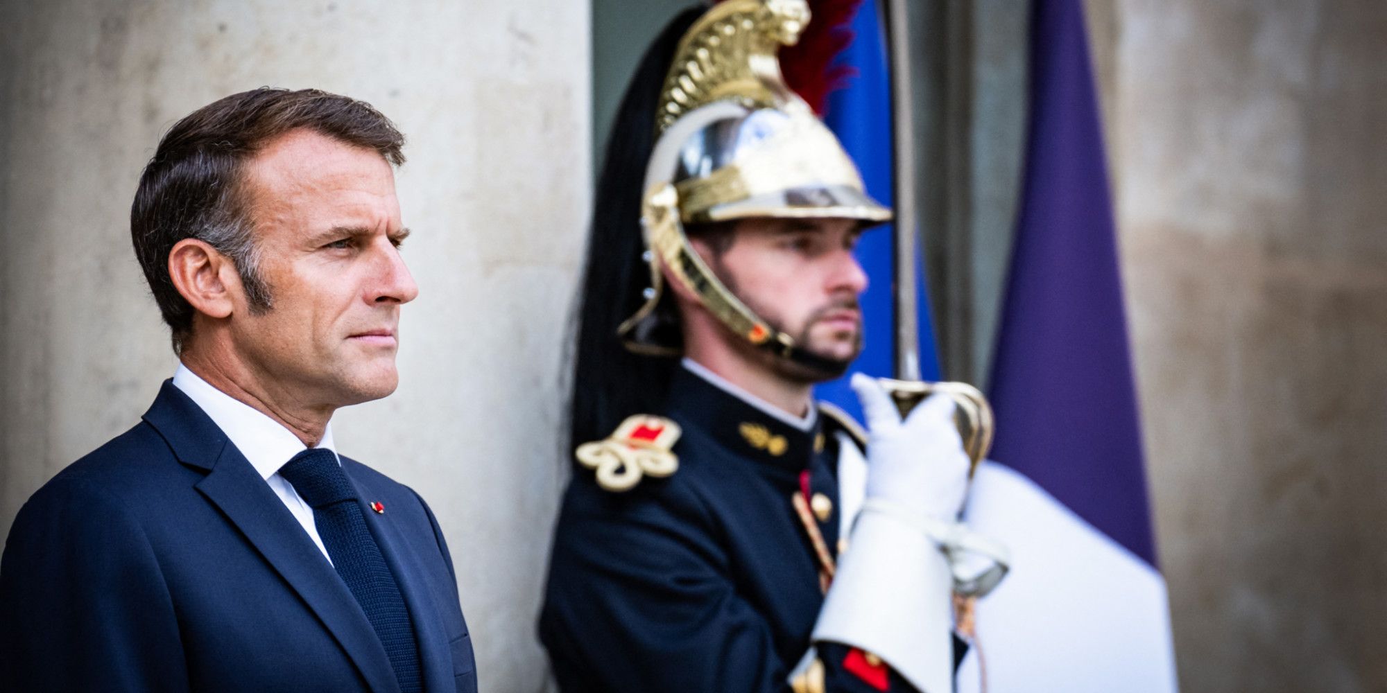 Emmanuel Macron et François Bayrou lors d'une allocution politique