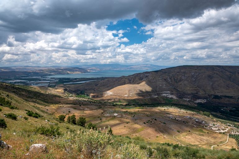 Vue depuis la frontière jordanienne sur le lac de Tibériade