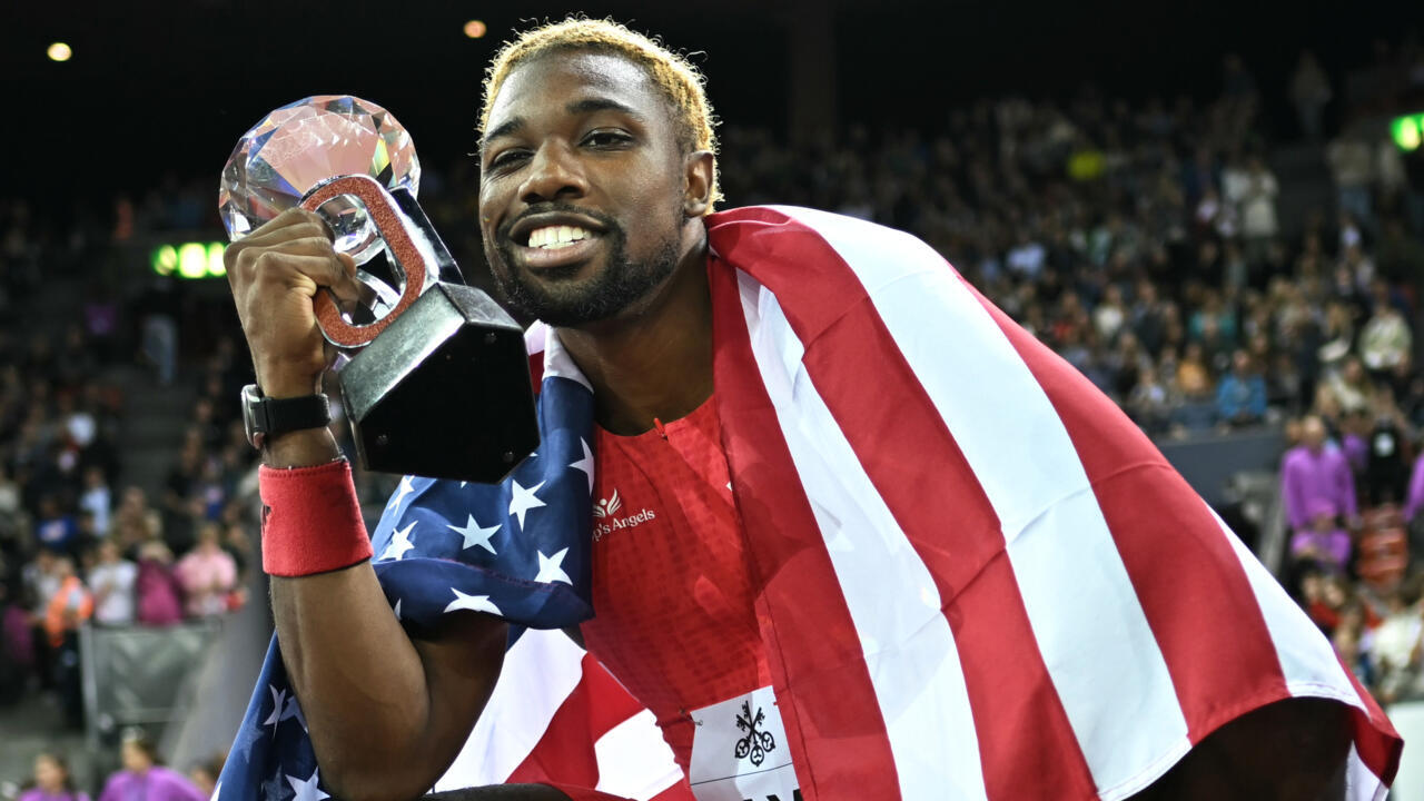 Noah Lyles célébrant après sa victoire à Zurich