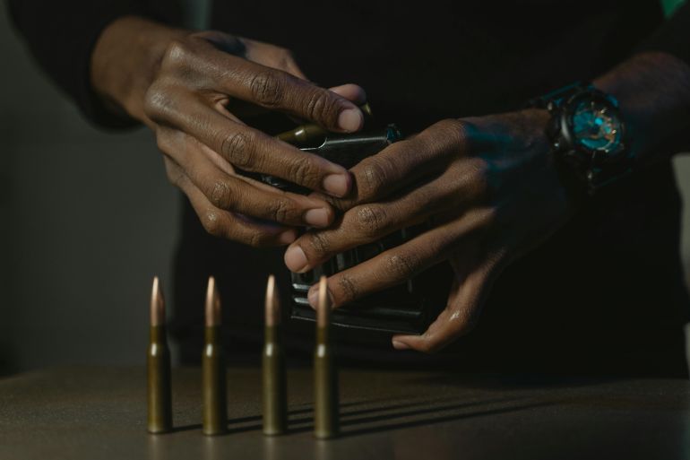 Gros plan sur une munition symbolisant la logique des forces spéciales