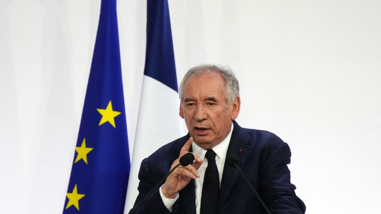 Bayrou lors d’un déplacement médiatique lié au budget 2026