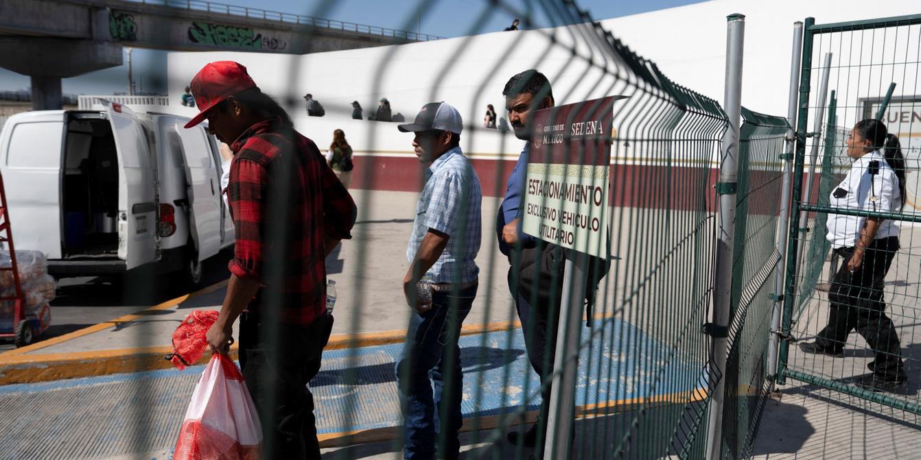 Migrants pr�e8s de la fronti�e8re mexicaine (image)
