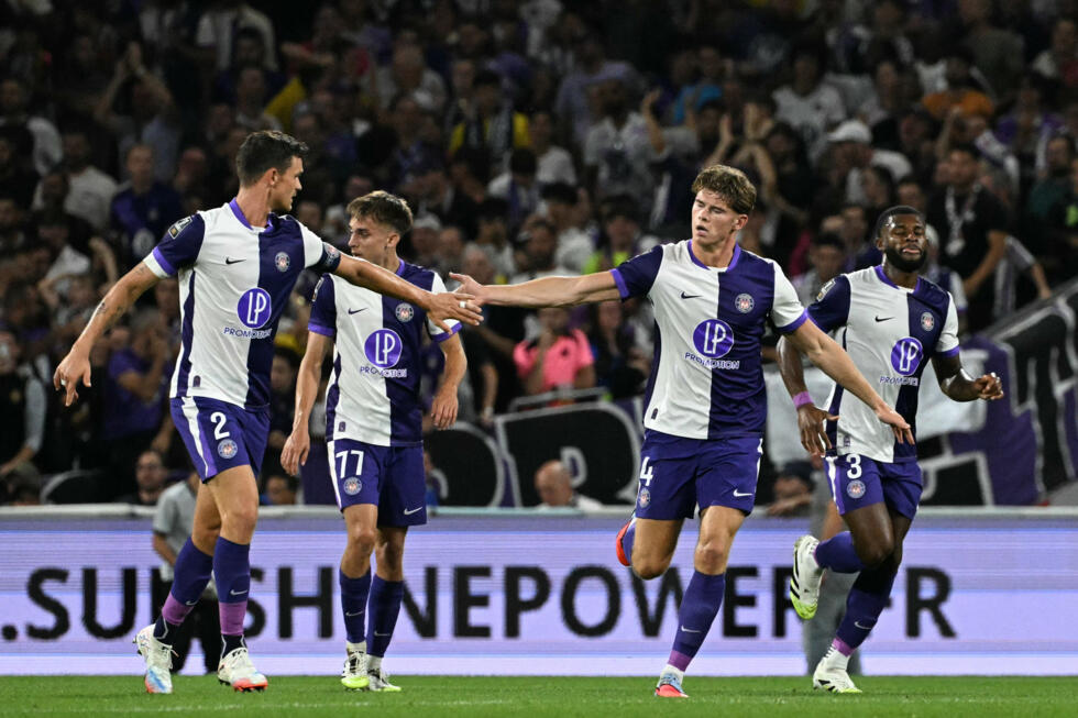 Charlie Cresswell célèbre son but pour Toulouse