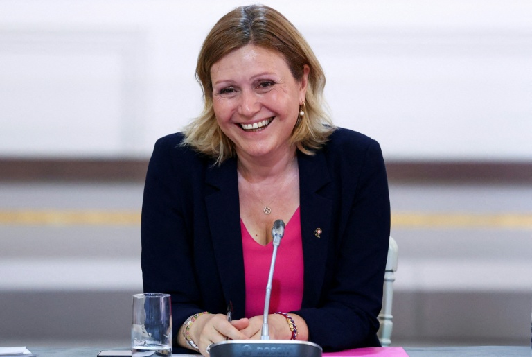 Photo illustrant Yaël Braun-Pivet lors d'une intervention