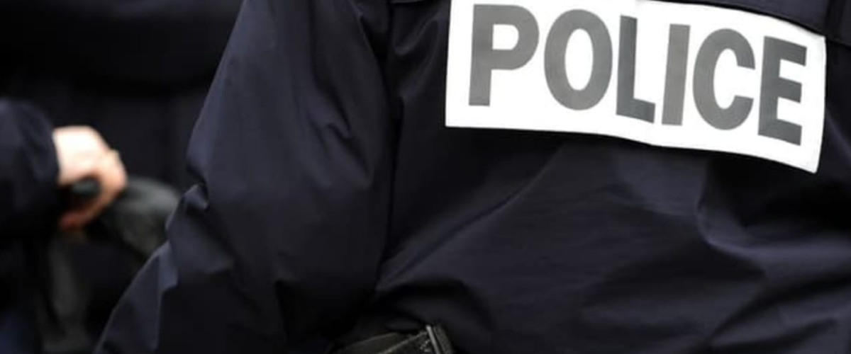 Patrouille de police près du lieu de l’attaque à Marseille