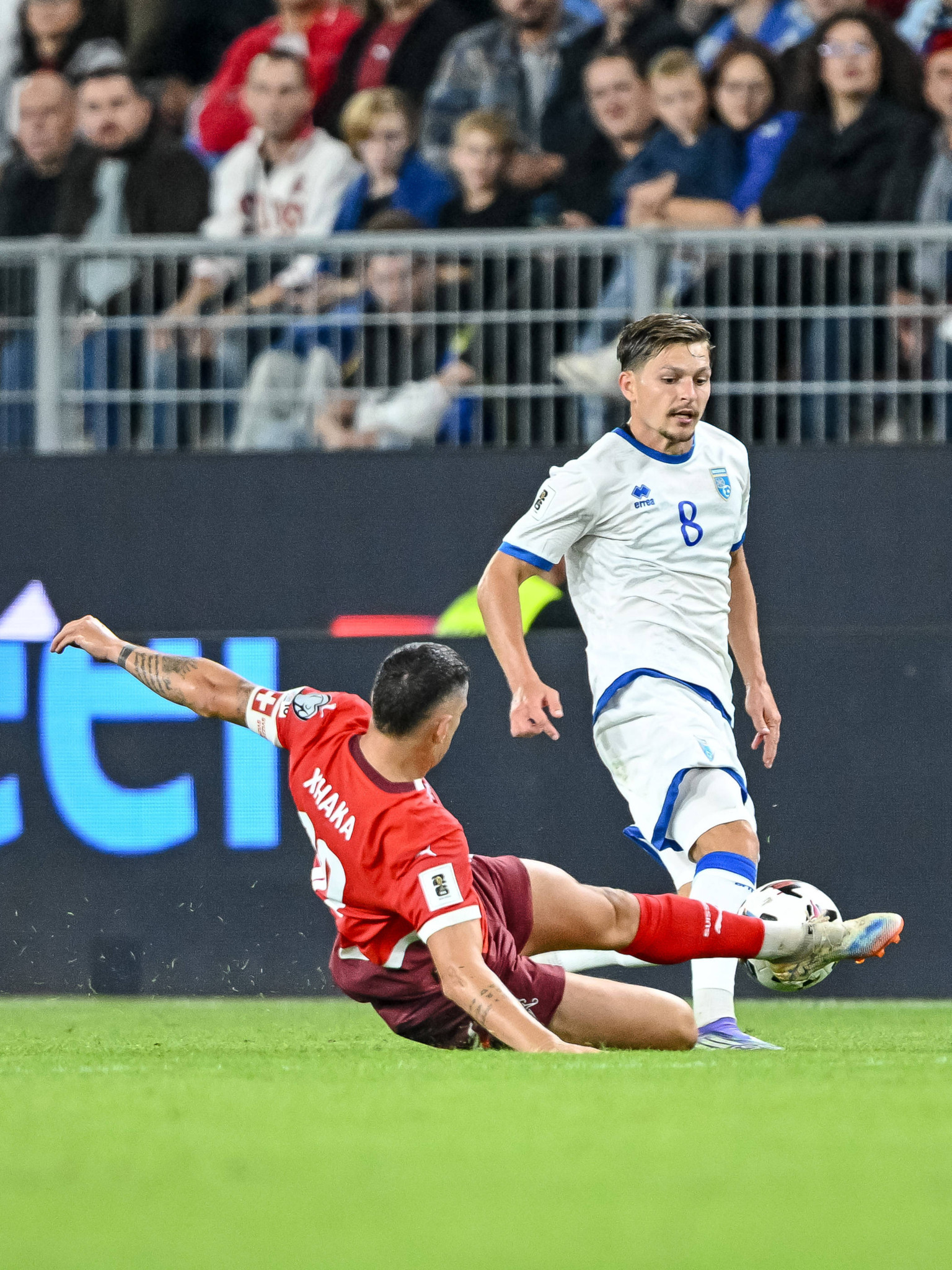Granit Xhaka effectue un tacle