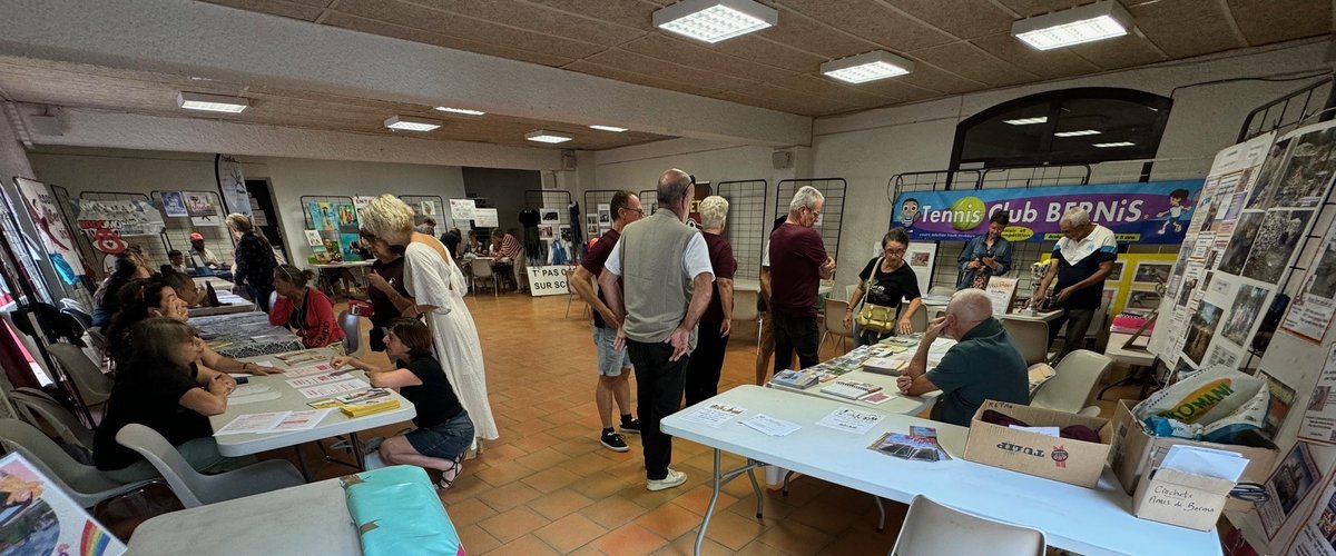 Vue générale des stands du forum des associations à Bernis