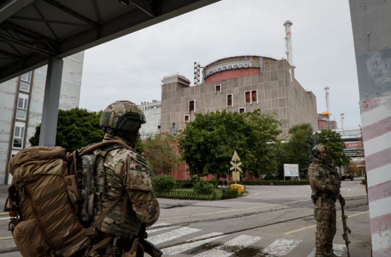 Soldats russes à la centrale de Zaporojie