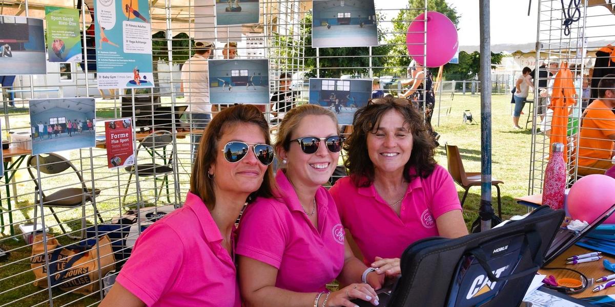 Vue générale d'un Forum des associations à Bayonne