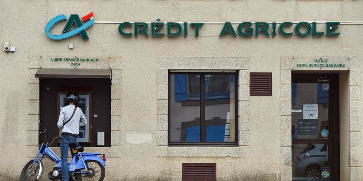 Photo d’une salle de marchés et d’ordinateurs financiers